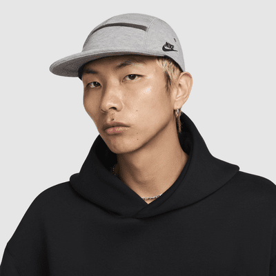 Elastyczna czapka z płaskim daszkiem Tech Fleece Nike Fly Cap