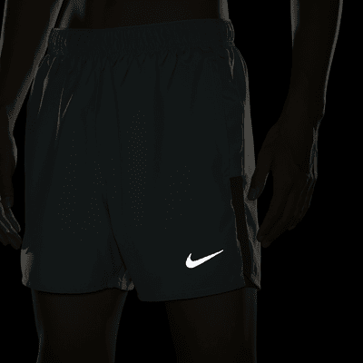 กางเกงขาสั้นอเนกประสงค์มีซับใน 5 นิ้วผู้ชาย Nike Dri-FIT Challenger