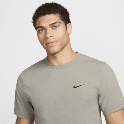 Camisola versátil de manga curta Dri-FIT UV Nike Hyverse para homem