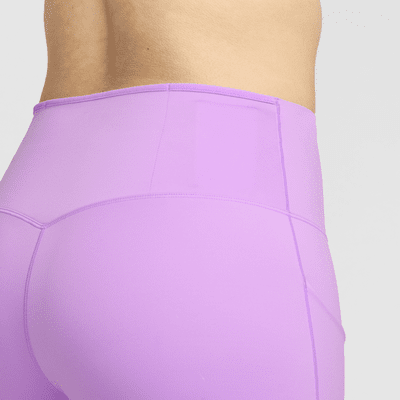 Shorts de ciclismo con bolsillos de tiro alto de 20 cm de sujeción firme para mujer Nike Go