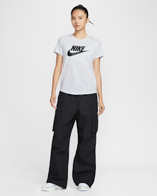 Nike Sportswear Essentials