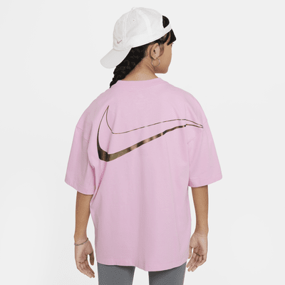 เสื้อยืดขนาดโอเวอร์ไซส์เด็กโต Nike Sportswear (หญิง)