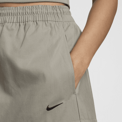 Jupe cargo mi-longue tissée à taille mi-haute Nike Sportswear Essential pour femme