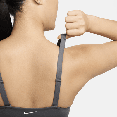 Brassière de sport rembourrée à maintien normal Nike Pro Indy Plunge pour femme