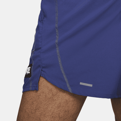 Nike Dri-FIT Stride D.Y.E. กางเกงวิ่งขาสั้น 7 นิ้วผู้ชาย