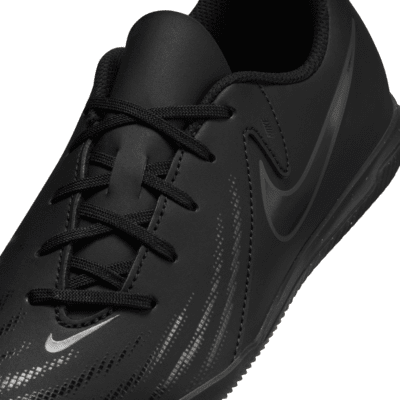 Sapatilhas de futebol IC Nike Jr. Phantom GX 2 Club para criança/Júnior