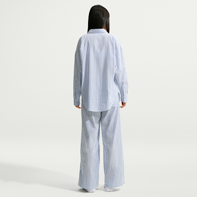 Playera de manga larga de tejido Woven a rayas oversized para mujer Nike Sportswear Chill Poplin