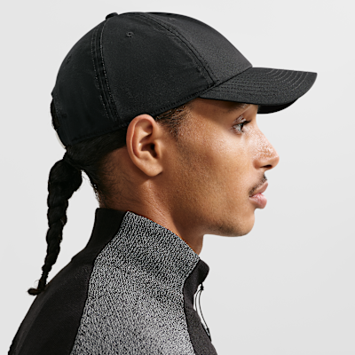 Nike Dri-FIT Club Unstructured Metal Swoosh Cap