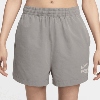 Nike Sportswear-vævede shorts til kvinder