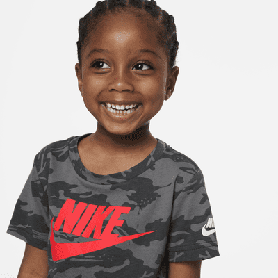 Playera infantil camuflajeada Nike