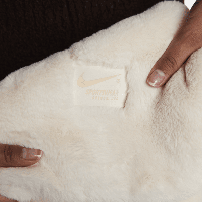 Nike Sportswear Faux Fur Blanket. Nike AU