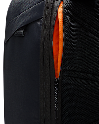 Nike Sportswear Commute 系列