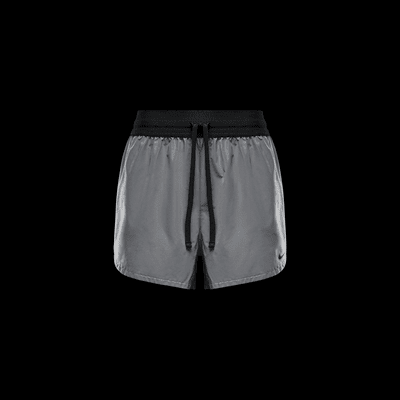 Nike Running Division niet-gevoerde, reflecterende hardloopshorts voor dames (8 cm)