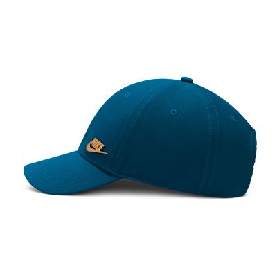 Gorra con logotipo de metal y estructura Nike Dri-FIT Club
