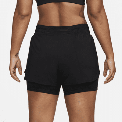 Nike One Dri-FIT 2-i-1-shorts med mellemhøj talje (7,5 cm) til kvinder