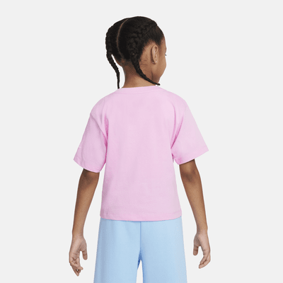 Playera con gráfico para niños talla pequeña Nike Club