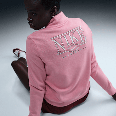 Playera de cuello alto con gráfico y medio cierre para mujer Nike Sportswear Club Fleece
