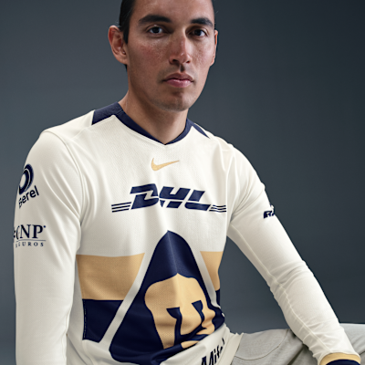 Jersey de fútbol de manga larga Nike Dri-FIT Replica de los Pumas UNAM local 2025/26 Stadium para hombre