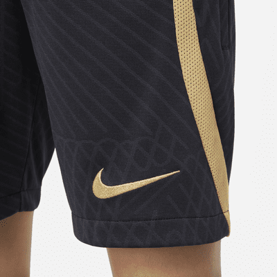 Chelsea F.C. Strike Older Kids' Nike Dri-FIT Knit Football Shorts. Nike CA