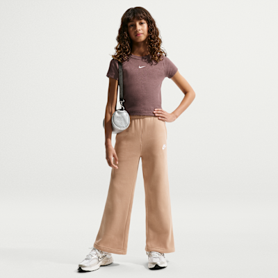 Nike Sportswear Kurzes, geripptes T-Shirt in schmaler Passform für ältere Kinder (Mädchen)