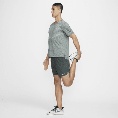 กางเกงวิ่งขาสั้น 7 นิ้ว 2-in-1 ผู้ชาย Nike Dri-FIT Stride