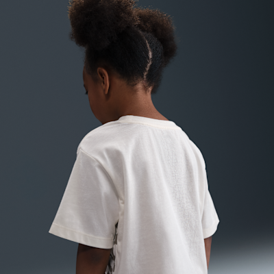 Playera de corte cuadrado para niños talla pequeña Nike Wild Warmth