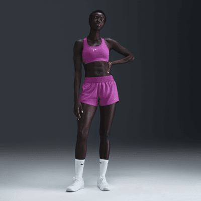 Dámská sportovní podprsenka Nike Swoosh se střední oporou a vycpávkami