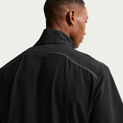 Nike Tailored Performance Dri-FIT ledig, kortermet golf-vindskjorte til herre