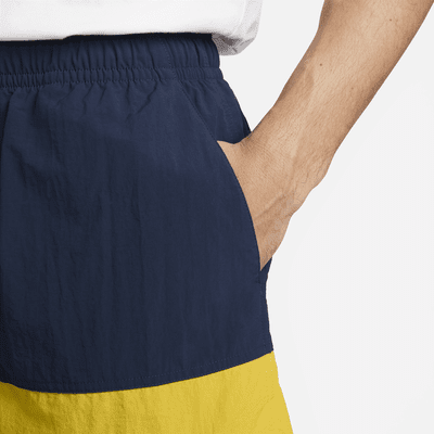 Nike Club Men's Woven Colour-Blocked Shorts. Nike IE