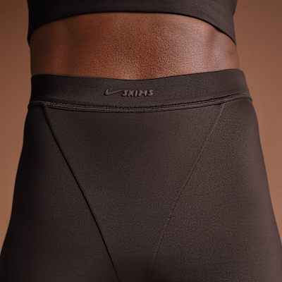 NikeSKIMS Shine Women's High-Waisted V-Panel 26" Leggings
