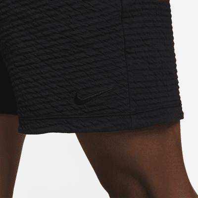 Shorts sin forro Dri-FIT de 18 cm para hombre Nike Yoga