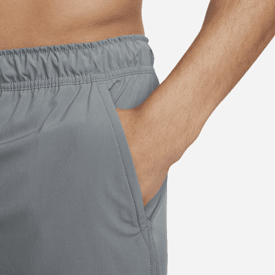 Nike Unlimited Pantalón corto versátil Dri-FIT 2 en 1 de 18 cm - Hombre