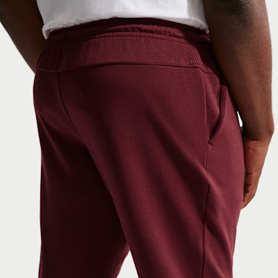 Joggers de alto rendimiento Dri-FIT con protección UV para hombre Nike Primary Fleece