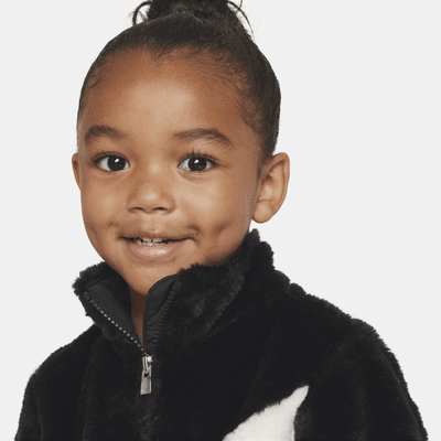 Nike Swoosh-Kunstpelzjacke für Kleinkinder