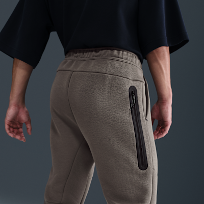 Joggers de tejido Fleece para hombre Nike Tech