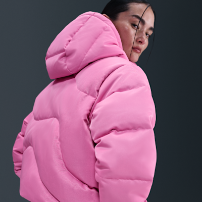 나이키 스포츠웨어 스우시 시리즈 여성 써마 핏 오버사이즈 다운 패딩 재킷