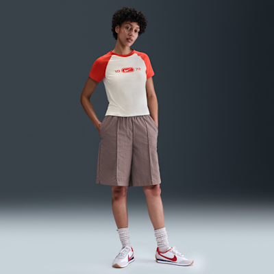 Nike Sportswear Chill Knit aansluitend T-shirt met graphic voor dames