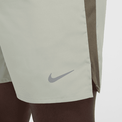 Nike Challenger Dri-FIT 18 cm-es, 2 az 1-ben férfi futórövidnadrág