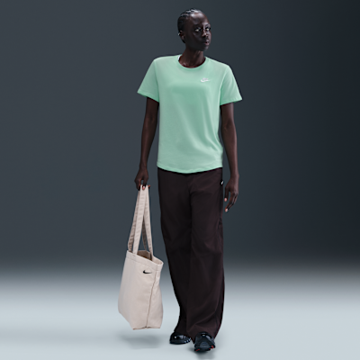 Nike Sportswear Club Essentials T-shirt voor dames