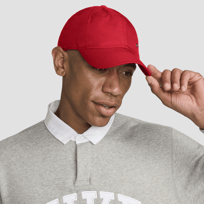 Nike Dri-FIT Club Unstructured Metal Swoosh Cap