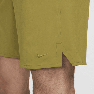 Shorts versátiles sin forro Dri-FIT de 18 cm para hombre Nike Unlimited