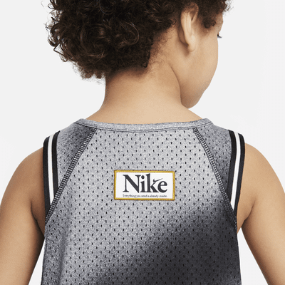 Playera estampada para niños talla pequeña Nike Culture of Basketball