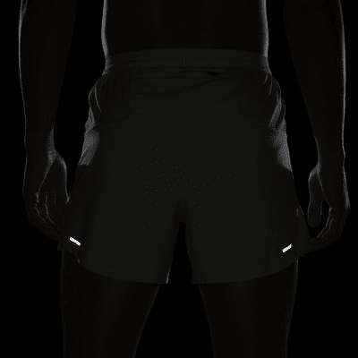 Shorts de correr Dri-FIT de 13 cm con forro de ropa interior para hombre Nike Stride