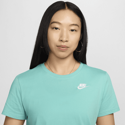 เสื้อยืดผู้หญิง Nike Sportswear Club Essentials