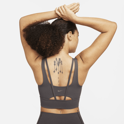 Bra deportivo de media sujeción de corte largo con almohadillas para mujer Nike Zenvy