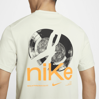 Nike Primary Studio '72 Men's Dri-FIT Short-Sleeve Versatile Top