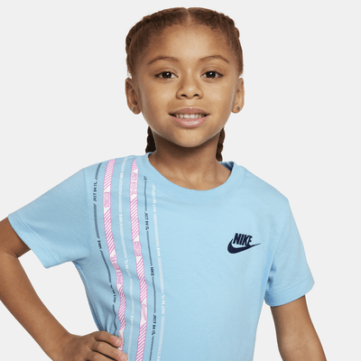 Playera estampada para niños talla pequeña Nike Happy Camper