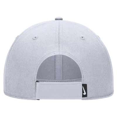 Gorra de fútbol Futura Swoosh Dri-FIT con estructura Nike Club