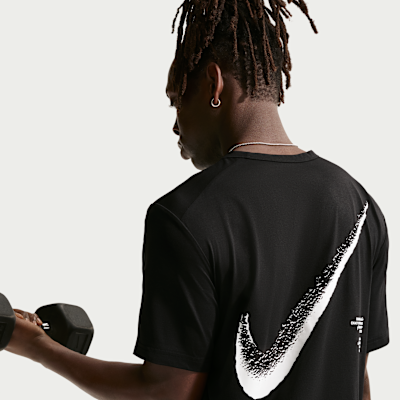 Nike Hyverse Dri-FIT UV Erkek Antrenman Tişörtü görsel 3