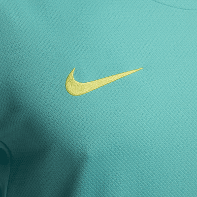 Playera de fútbol de manga corta de tejido Knit Nike Dri-FIT para hombre Brazil Strike